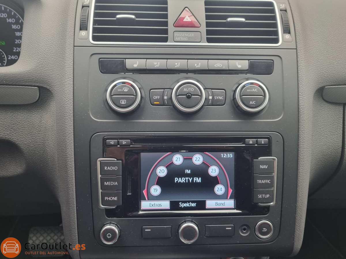 26 - Volkswagen Touran 2013 - AUTO