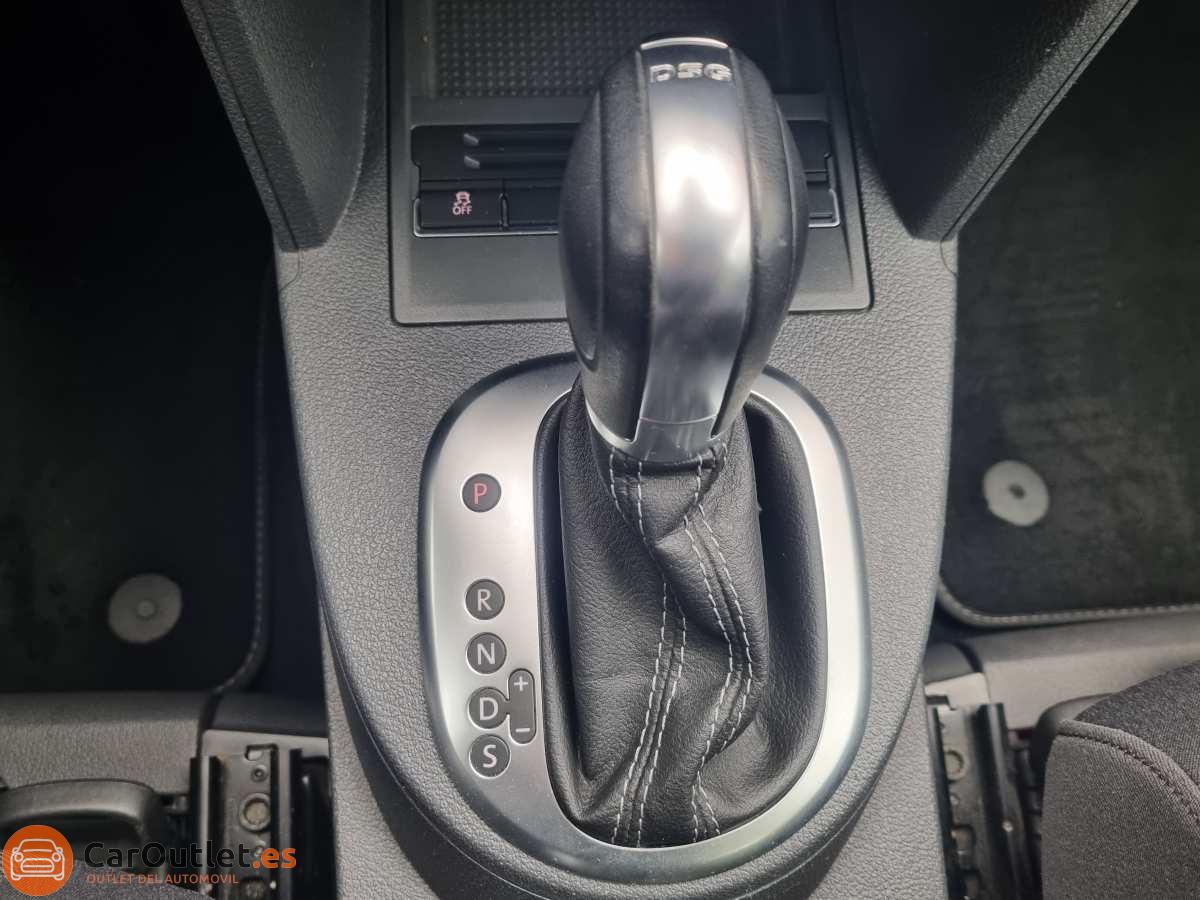 29 - Volkswagen Touran 2013 - AUTO