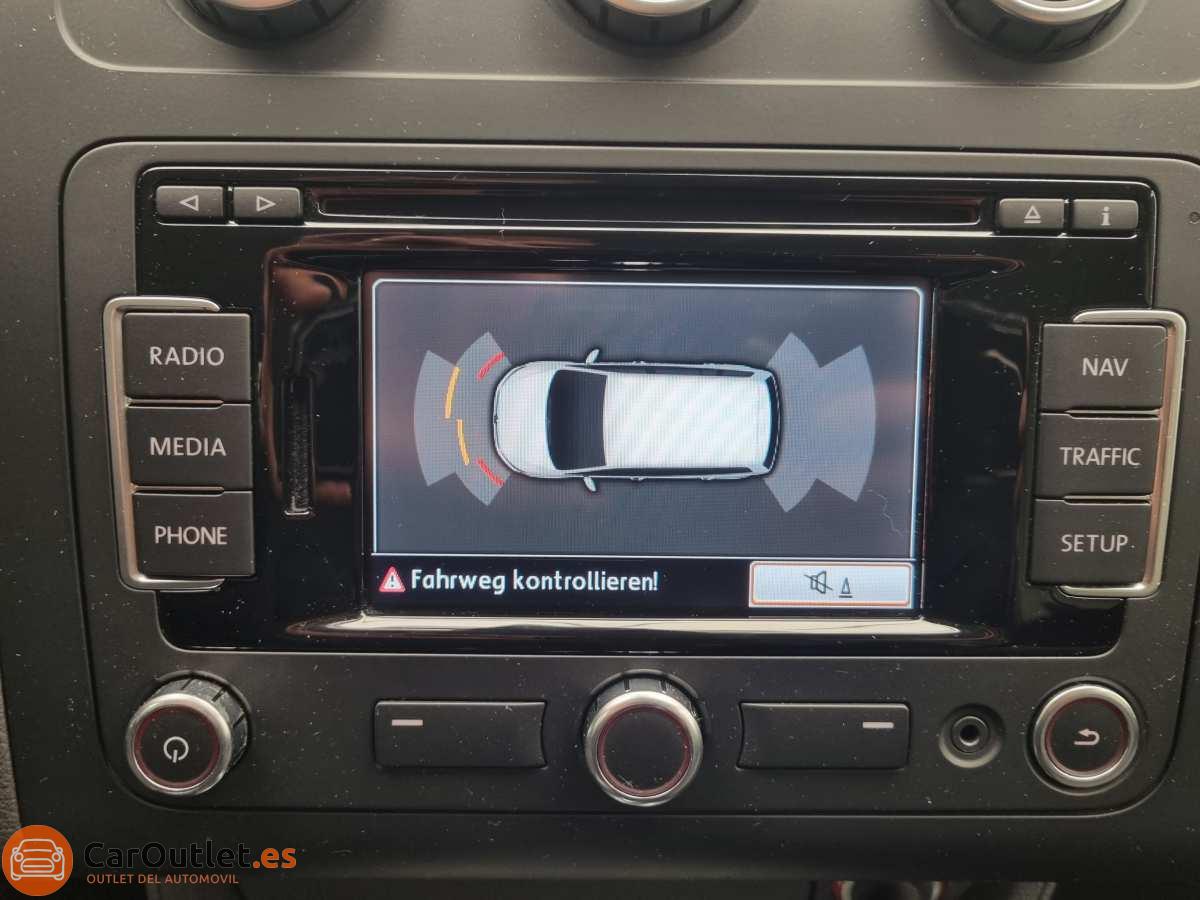 30 - Volkswagen Touran 2013 - AUTO