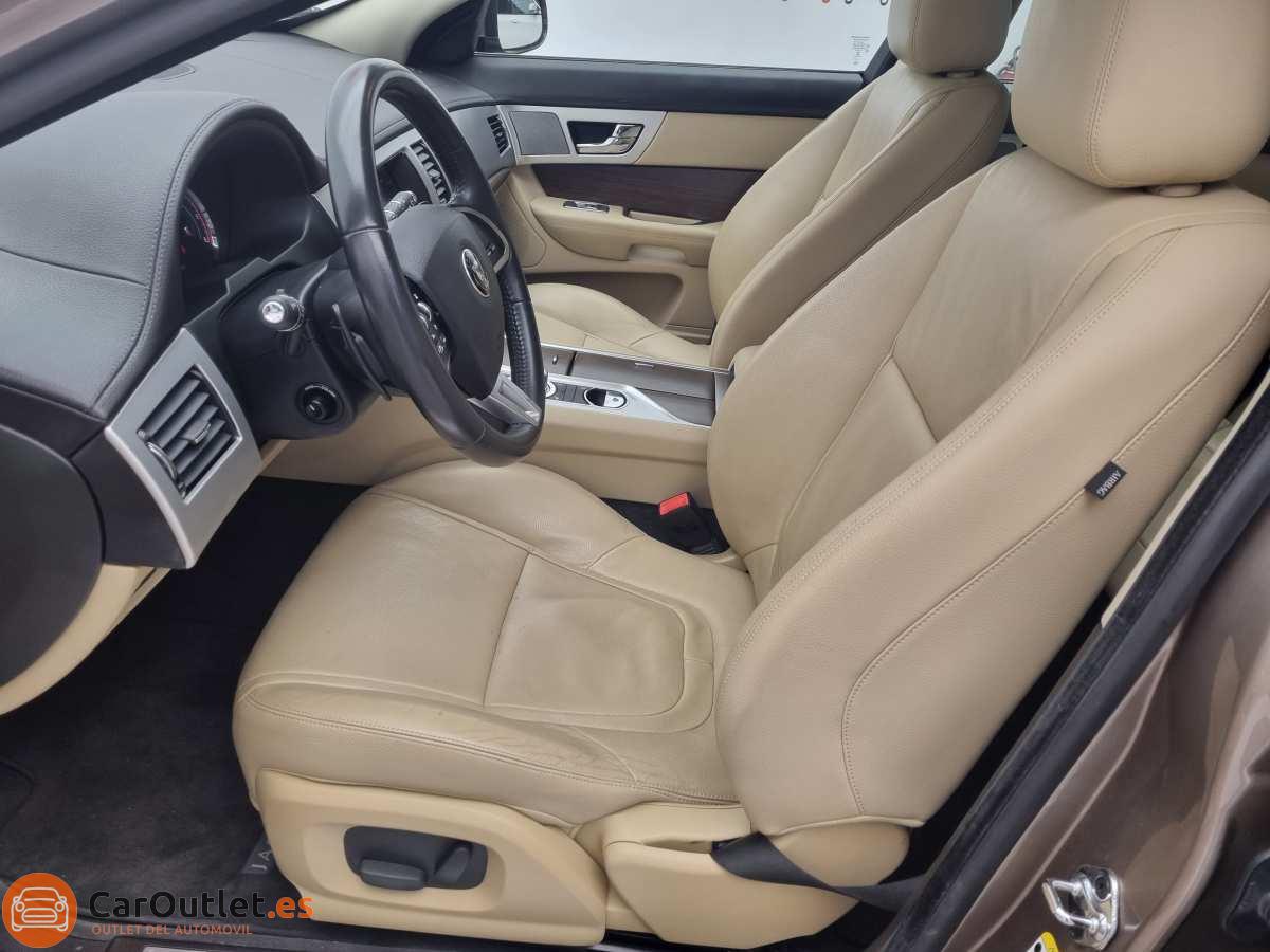 13 - Jaguar XF 2014 - AUTO