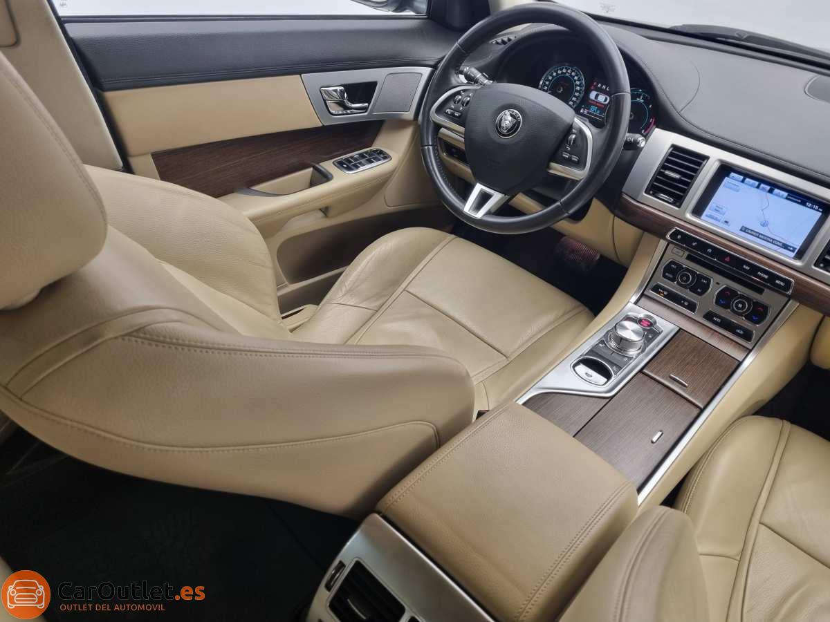 16 - Jaguar XF 2014 - AUTO