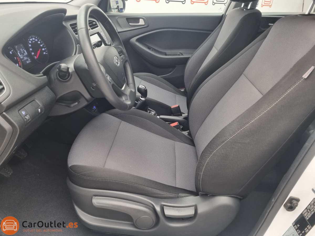 13 - Hyundai i20 ACTIVE 2020