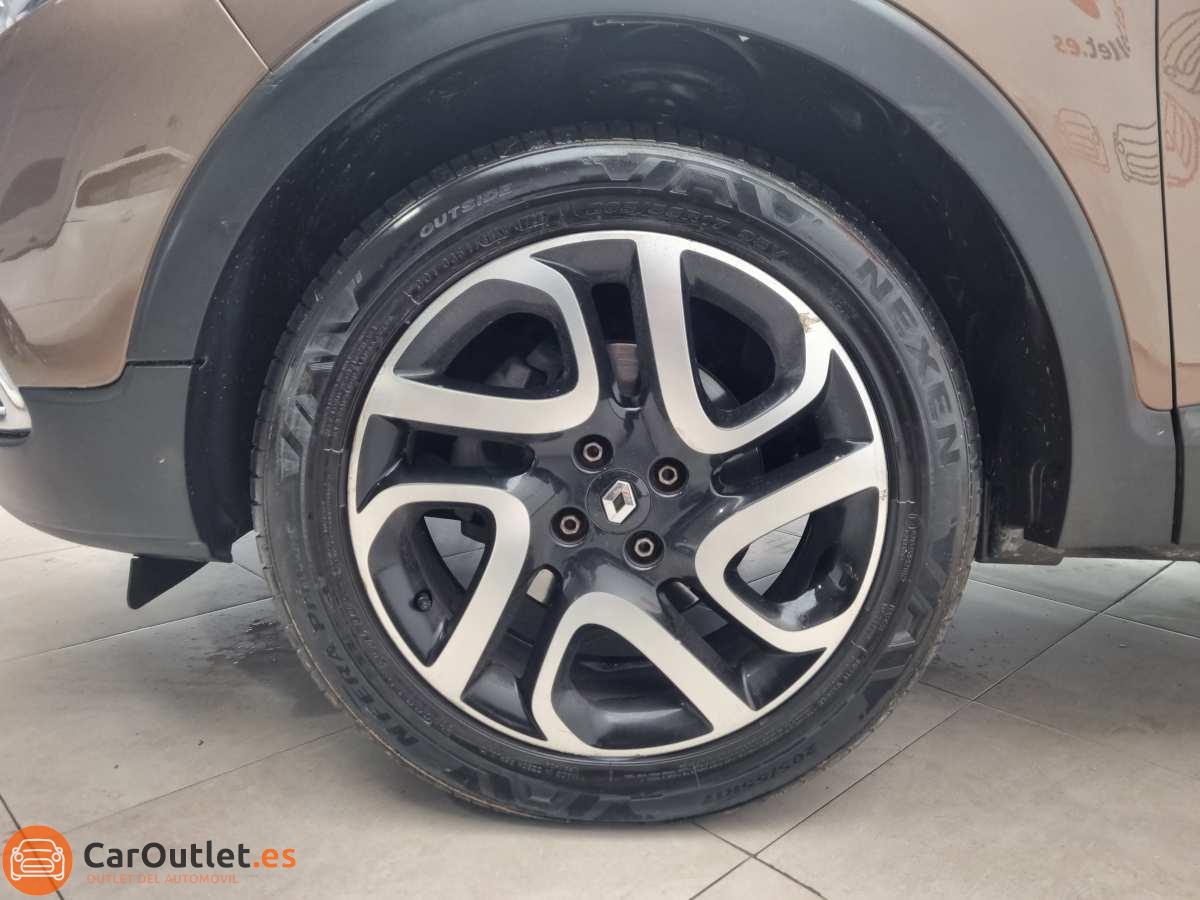 6 - Renault Captur 2014