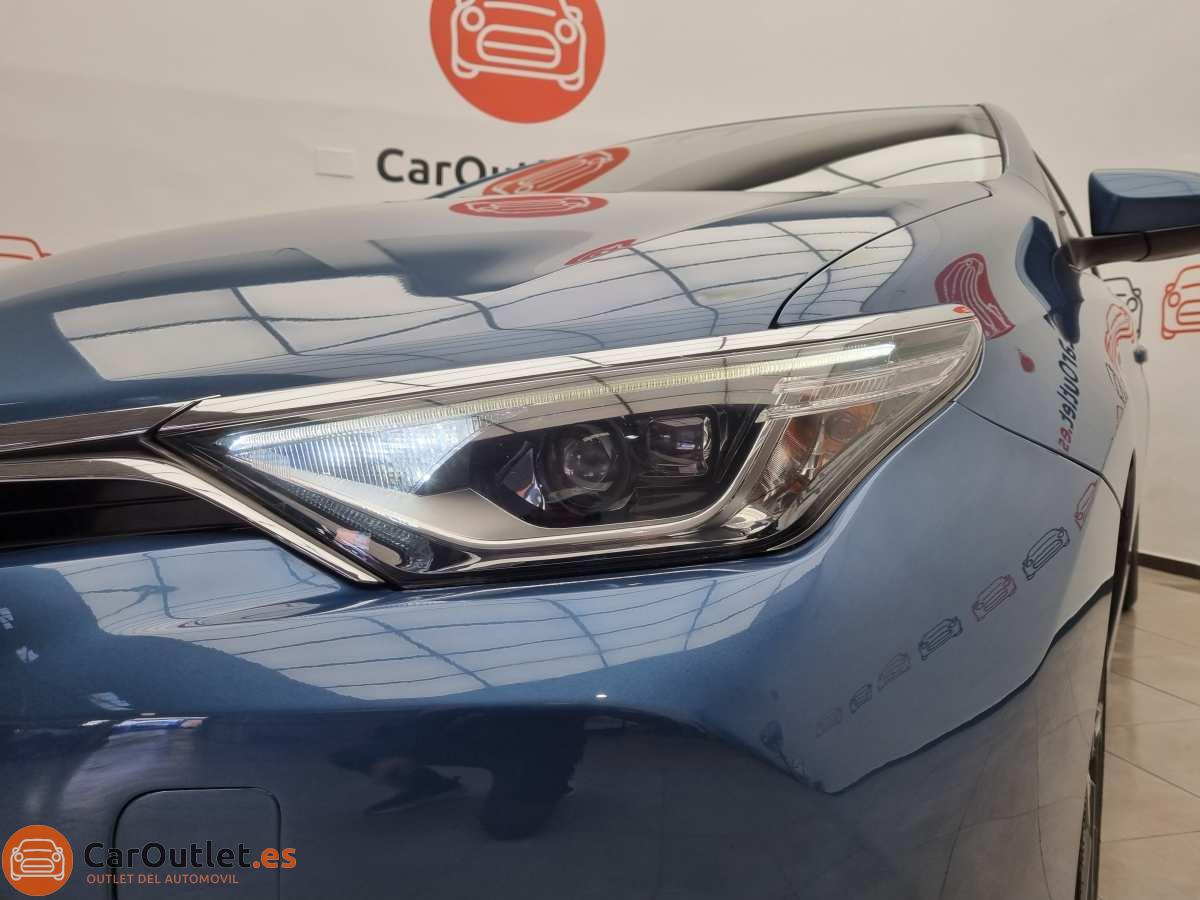 6 - Toyota Auris 2015 - AUTO
