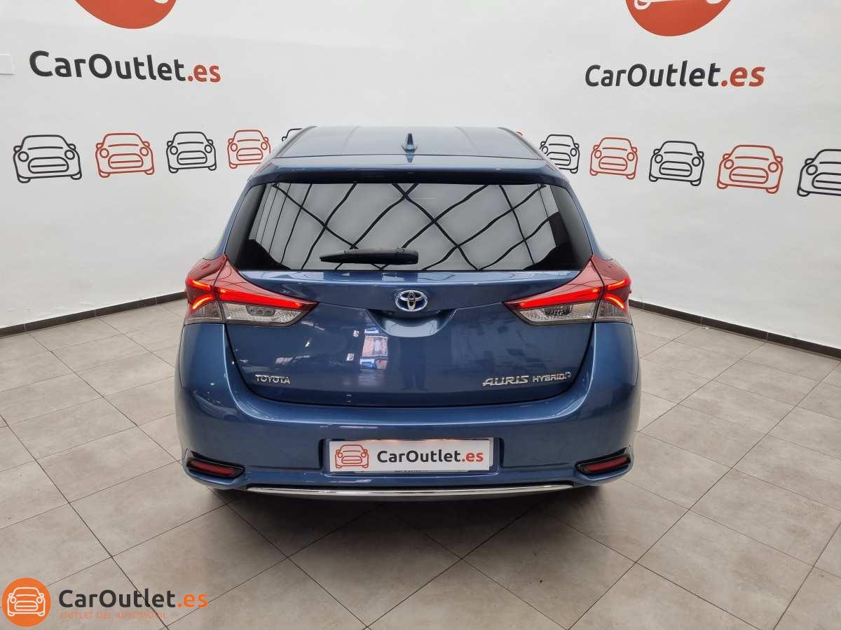 9 - Toyota Auris 2015 - AUTO