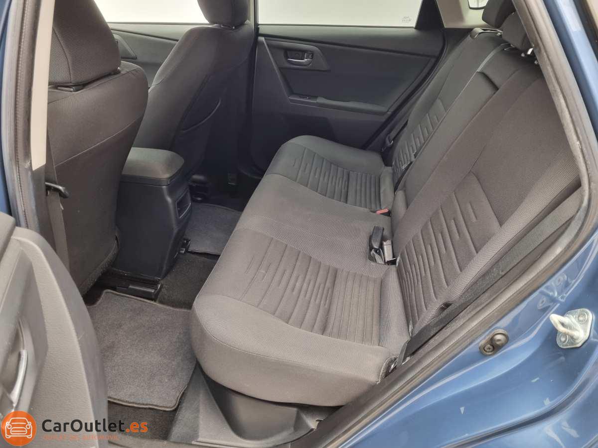 12 - Toyota Auris 2015 - AUTO