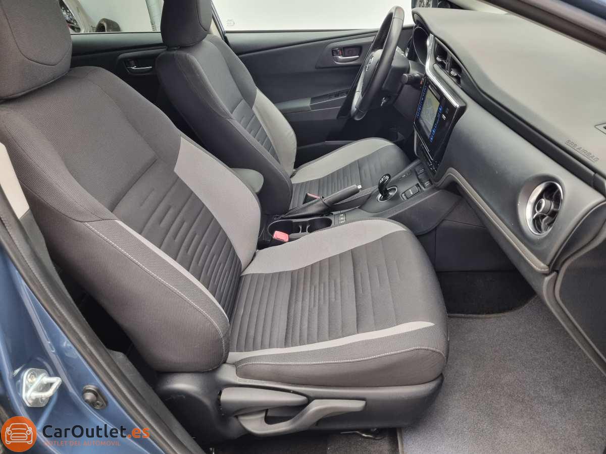 16 - Toyota Auris 2015 - AUTO