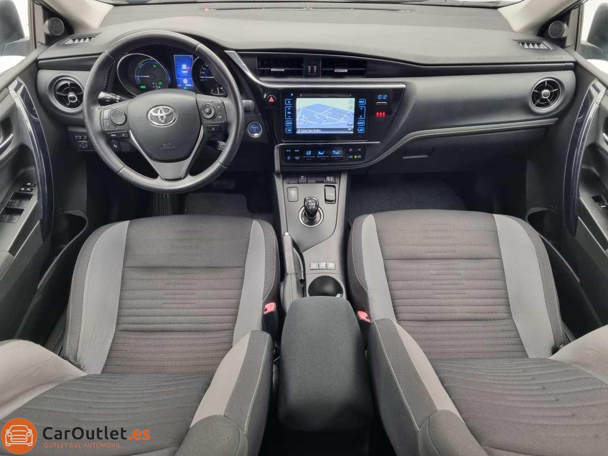 17 - Toyota Auris 2015 - AUTO