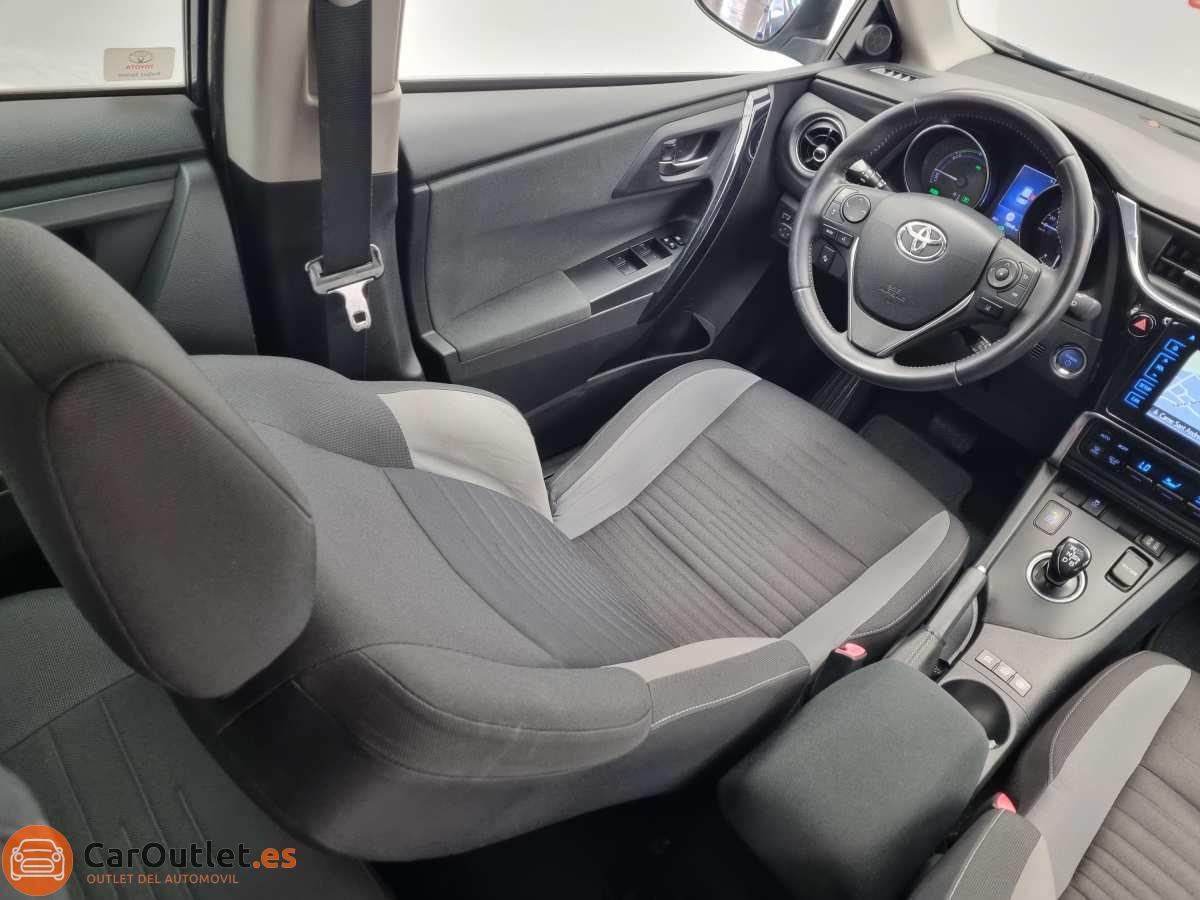 18 - Toyota Auris 2015 - AUTO