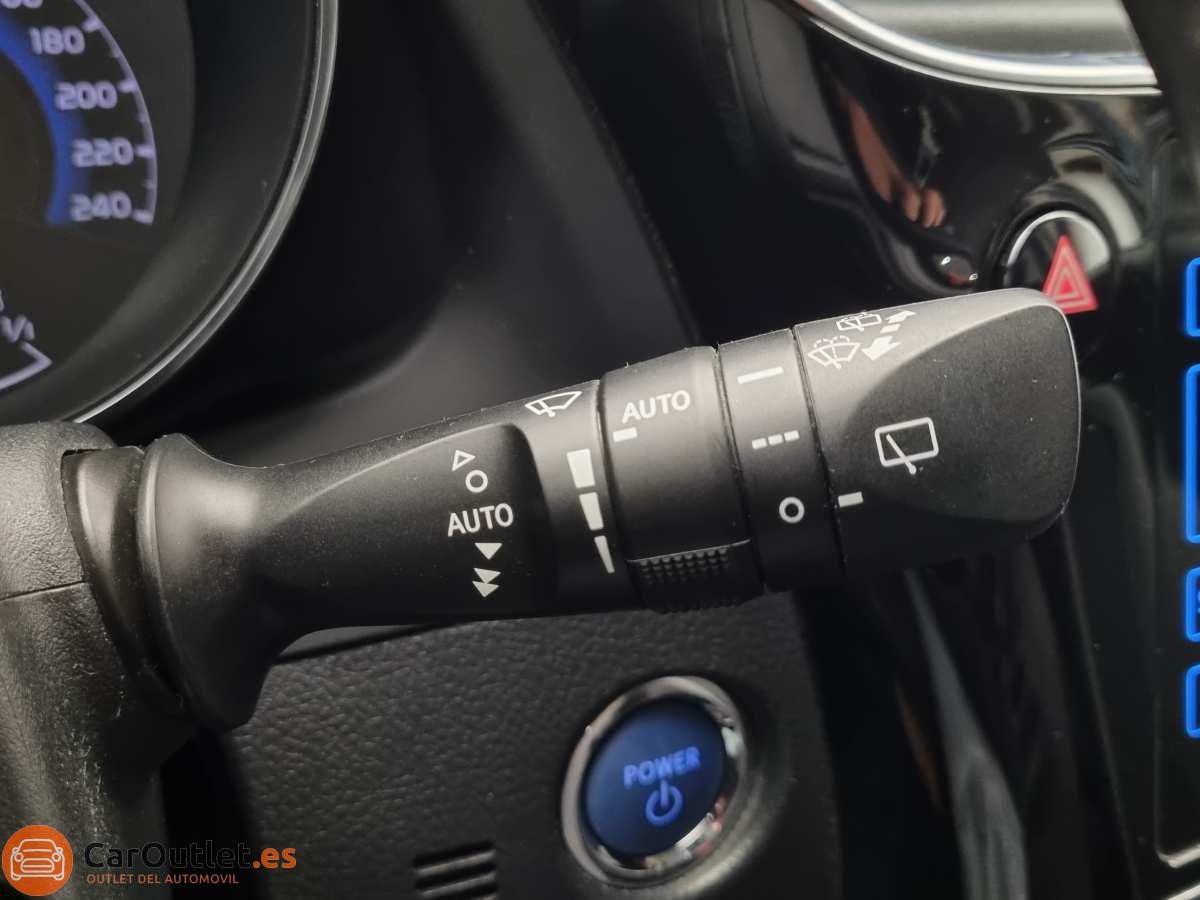 24 - Toyota Auris 2015 - AUTO