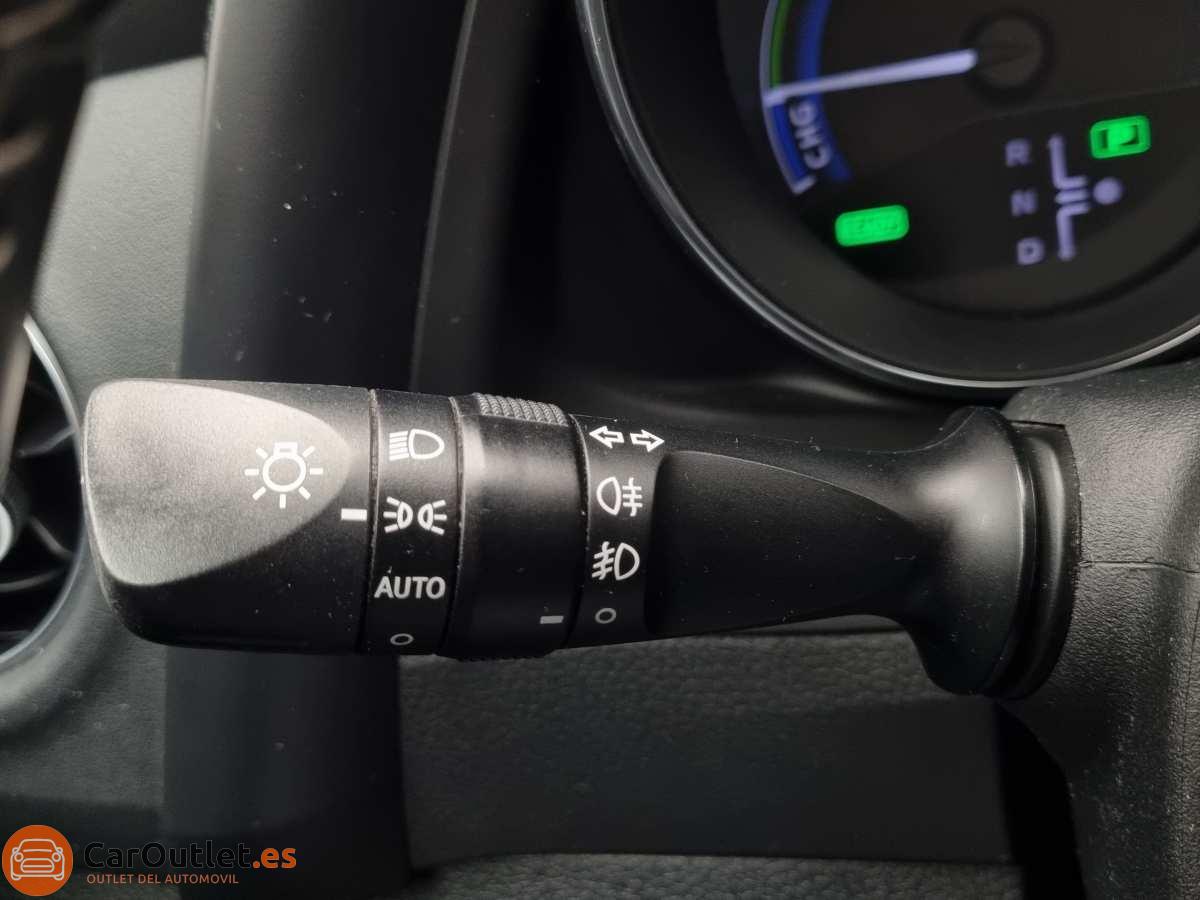 25 - Toyota Auris 2015 - AUTO