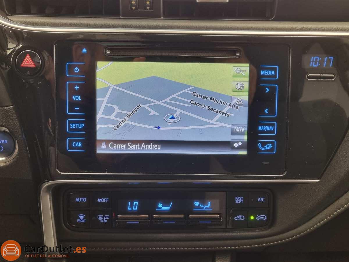 26 - Toyota Auris 2015 - AUTO