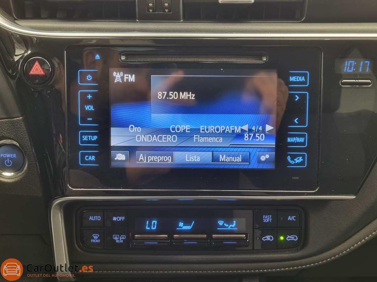 28 - Toyota Auris 2015 - AUTO