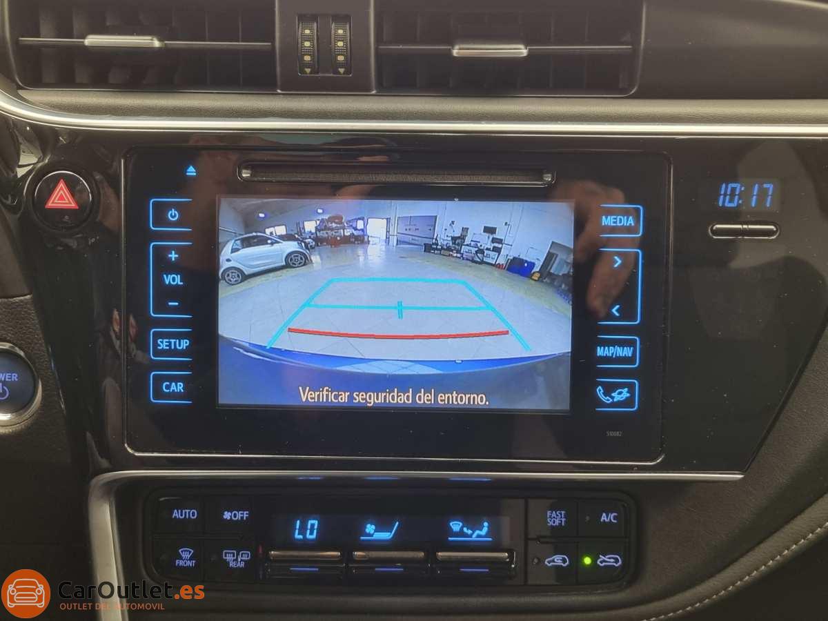 29 - Toyota Auris 2015 - AUTO