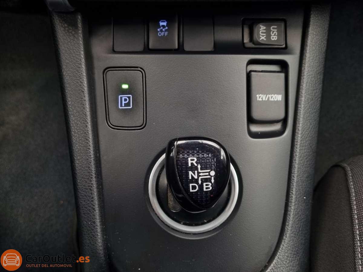 31 - Toyota Auris 2015 - AUTO