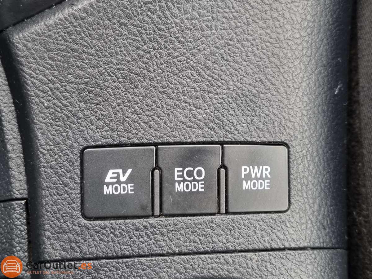 32 - Toyota Auris 2015 - AUTO