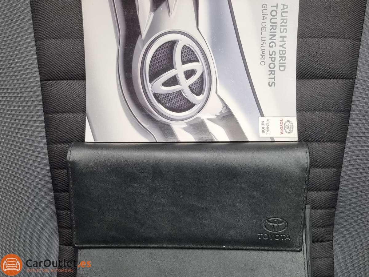 33 - Toyota Auris 2015 - AUTO