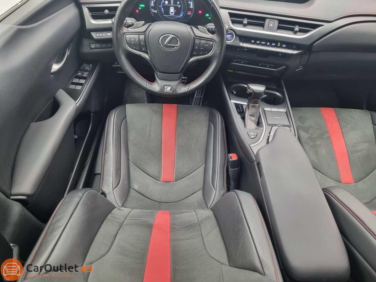 21 - Lexus UX 2019 - AUTO