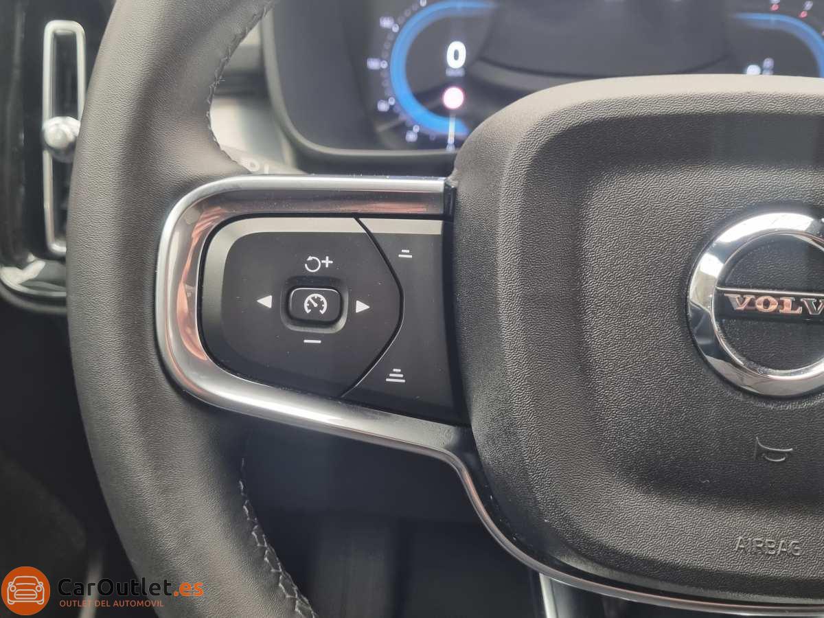 23 - Volvo XC40 2024 - AUTO