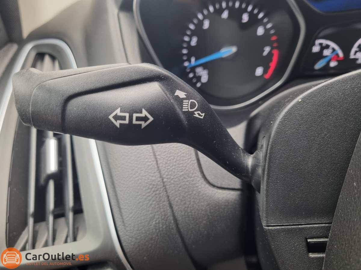 24 - Ford Focus 2014 - AUTO