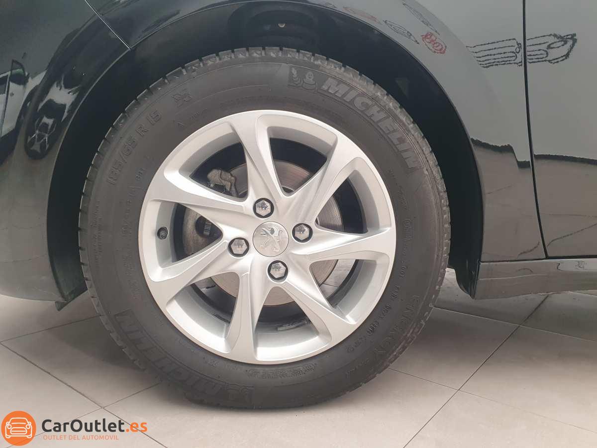 6 - Peugeot 208 2015