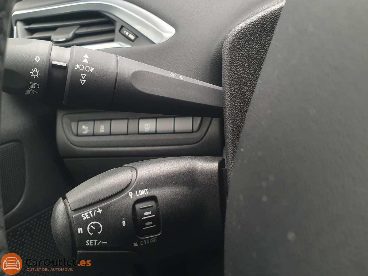 23 - Peugeot 208 2015