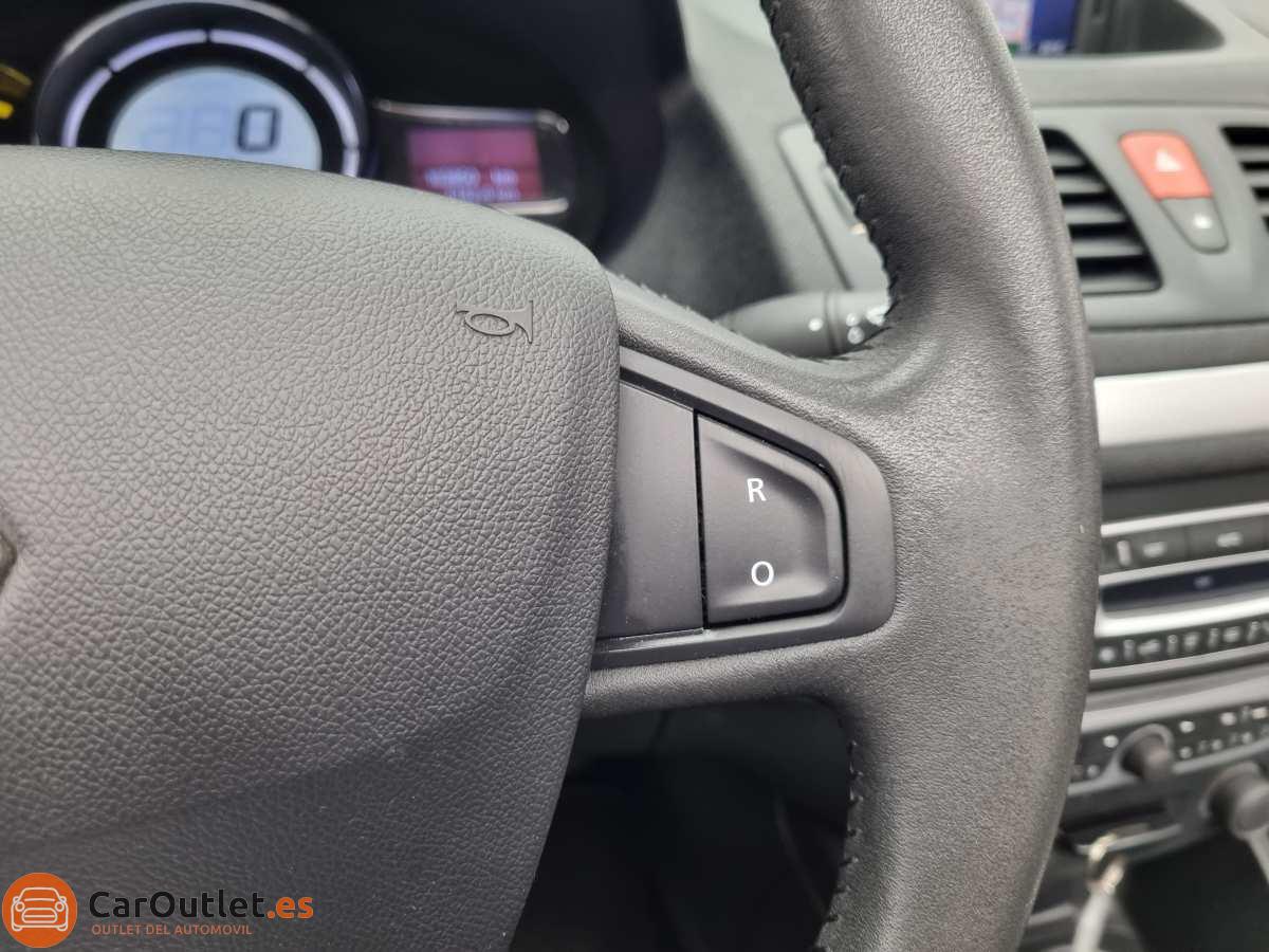 27 - Renault Megane 2010 - CABRIO