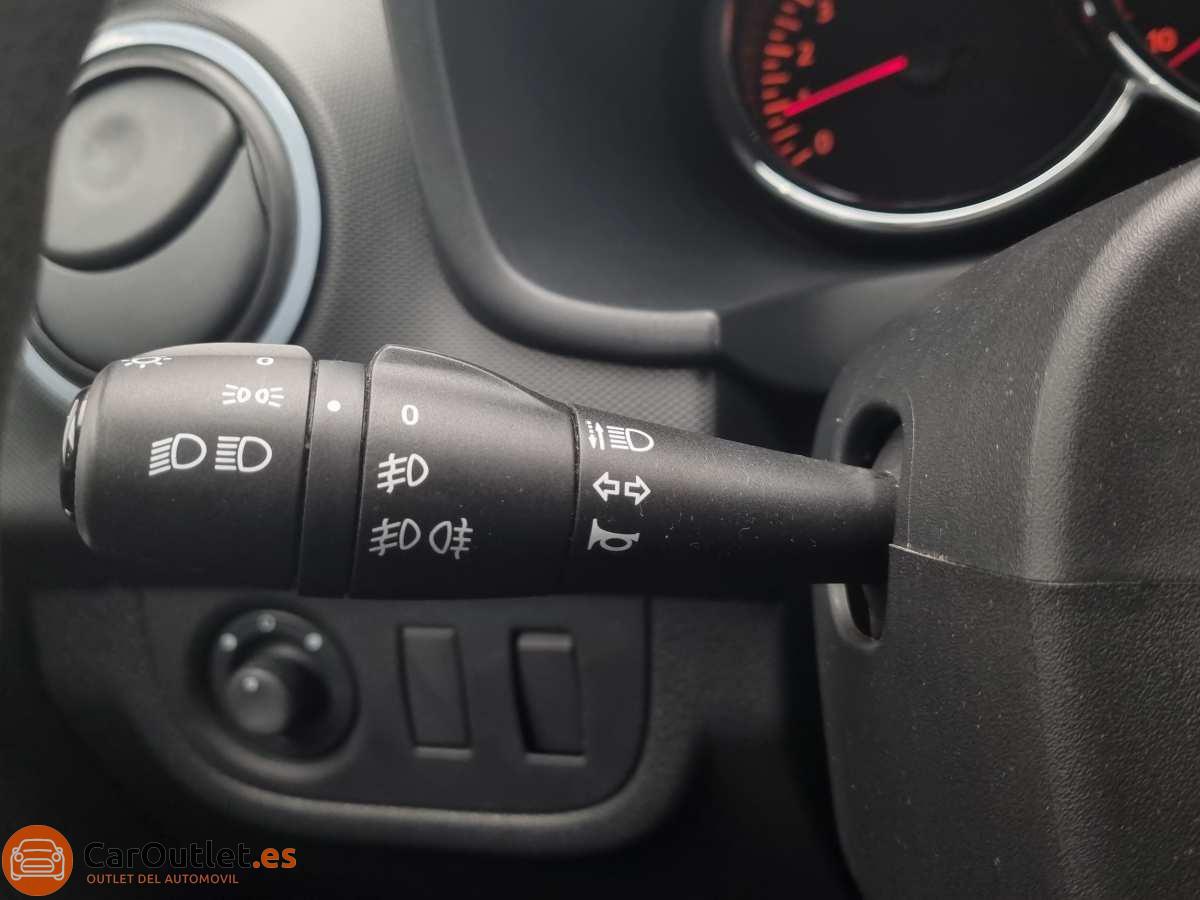 21 - Dacia Sandero 2013