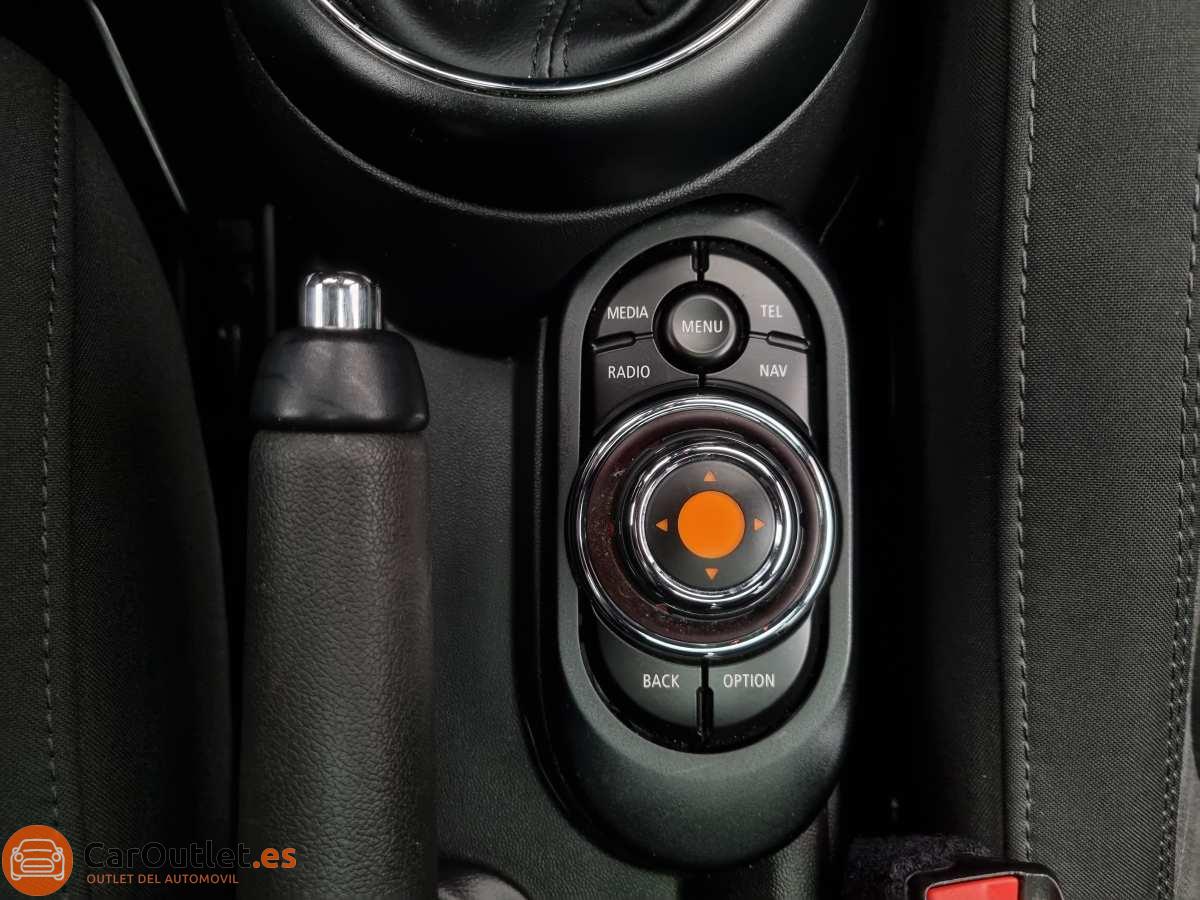 33 - MINI Cooper 2018