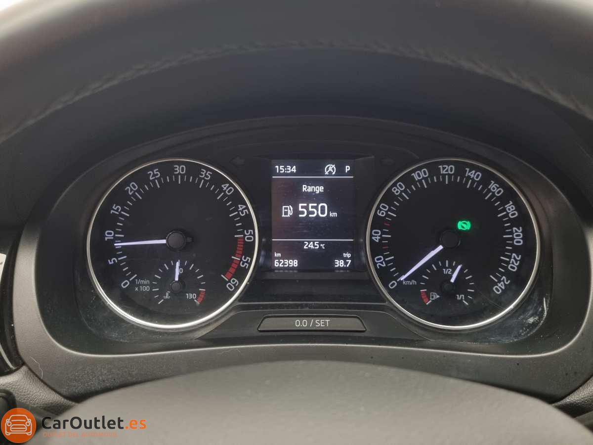 19 - Skoda Rapid 2017 - AUTO