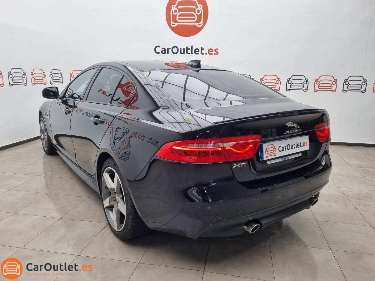 10 - Jaguar XE 2018 - AUTO