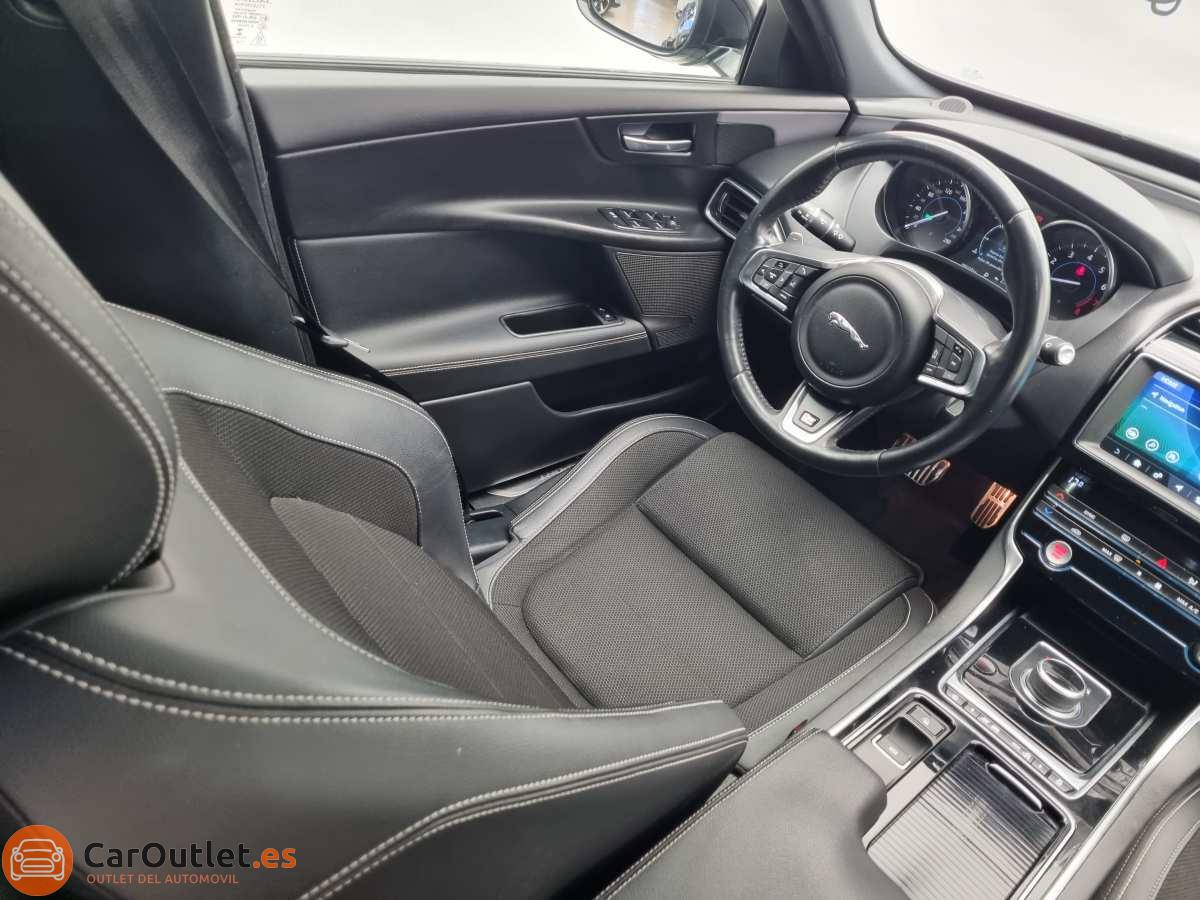 17 - Jaguar XE 2018 - AUTO