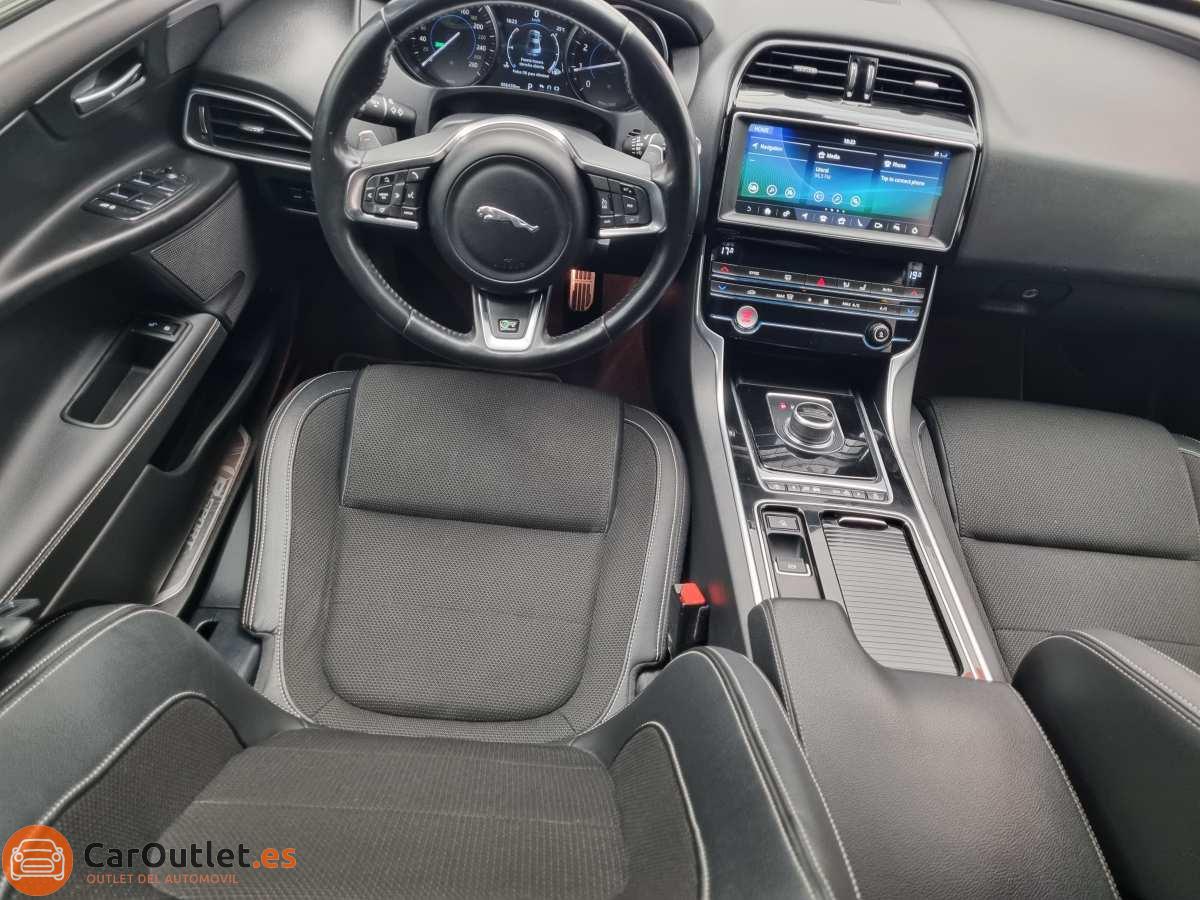 18 - Jaguar XE 2018 - AUTO