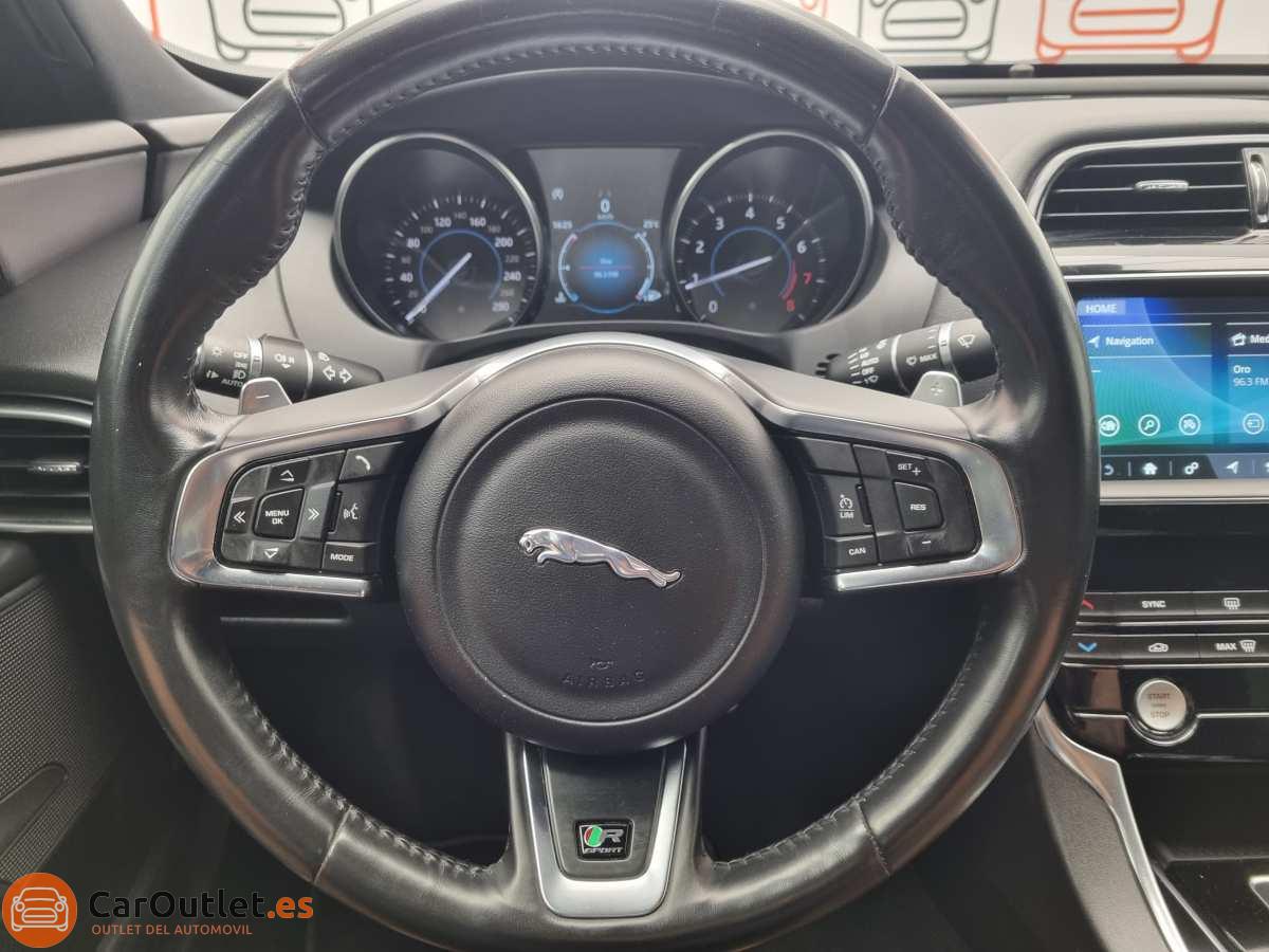 19 - Jaguar XE 2018 - AUTO