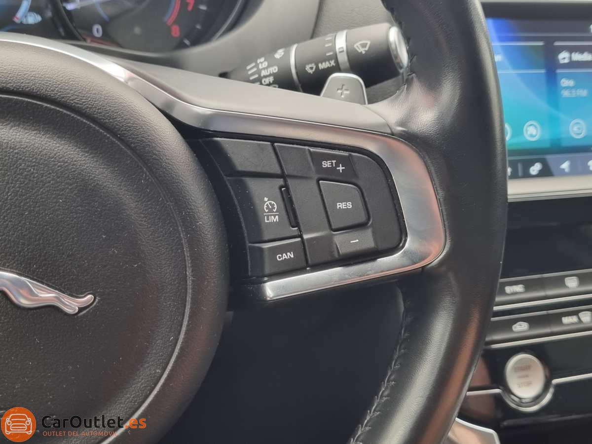 21 - Jaguar XE 2018 - AUTO