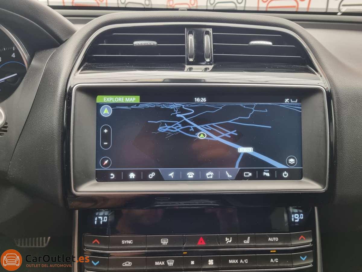 26 - Jaguar XE 2018 - AUTO