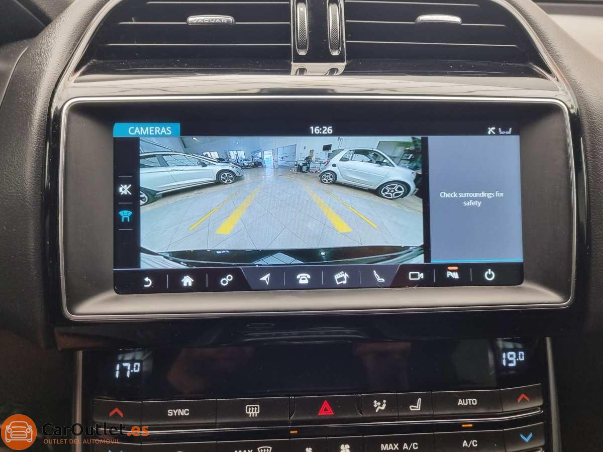 28 - Jaguar XE 2018 - AUTO