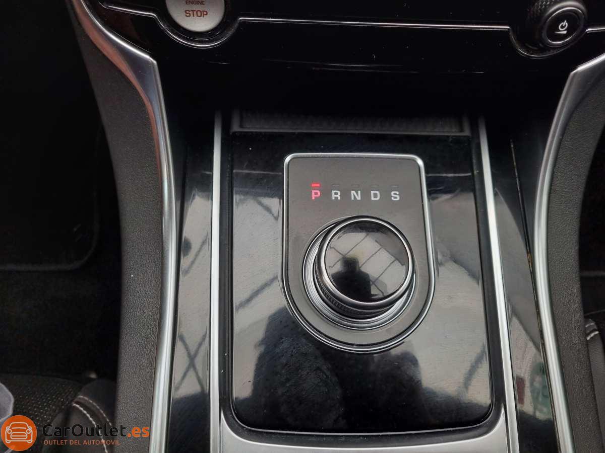 29 - Jaguar XE 2018 - AUTO