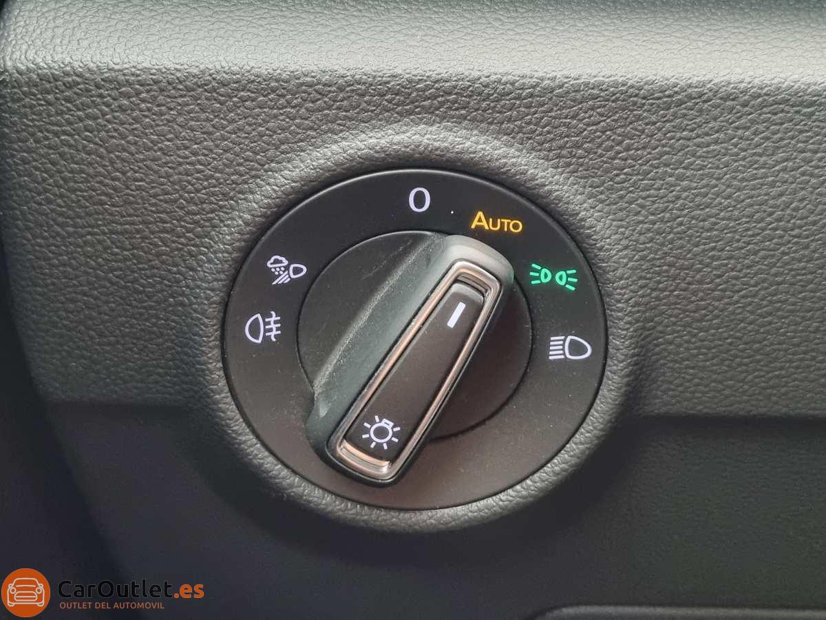 32 - Volkswagen T ROC 2023 - AUTO - CABRIO