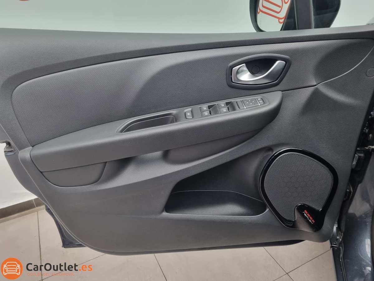 13 - Renault Clio 2016