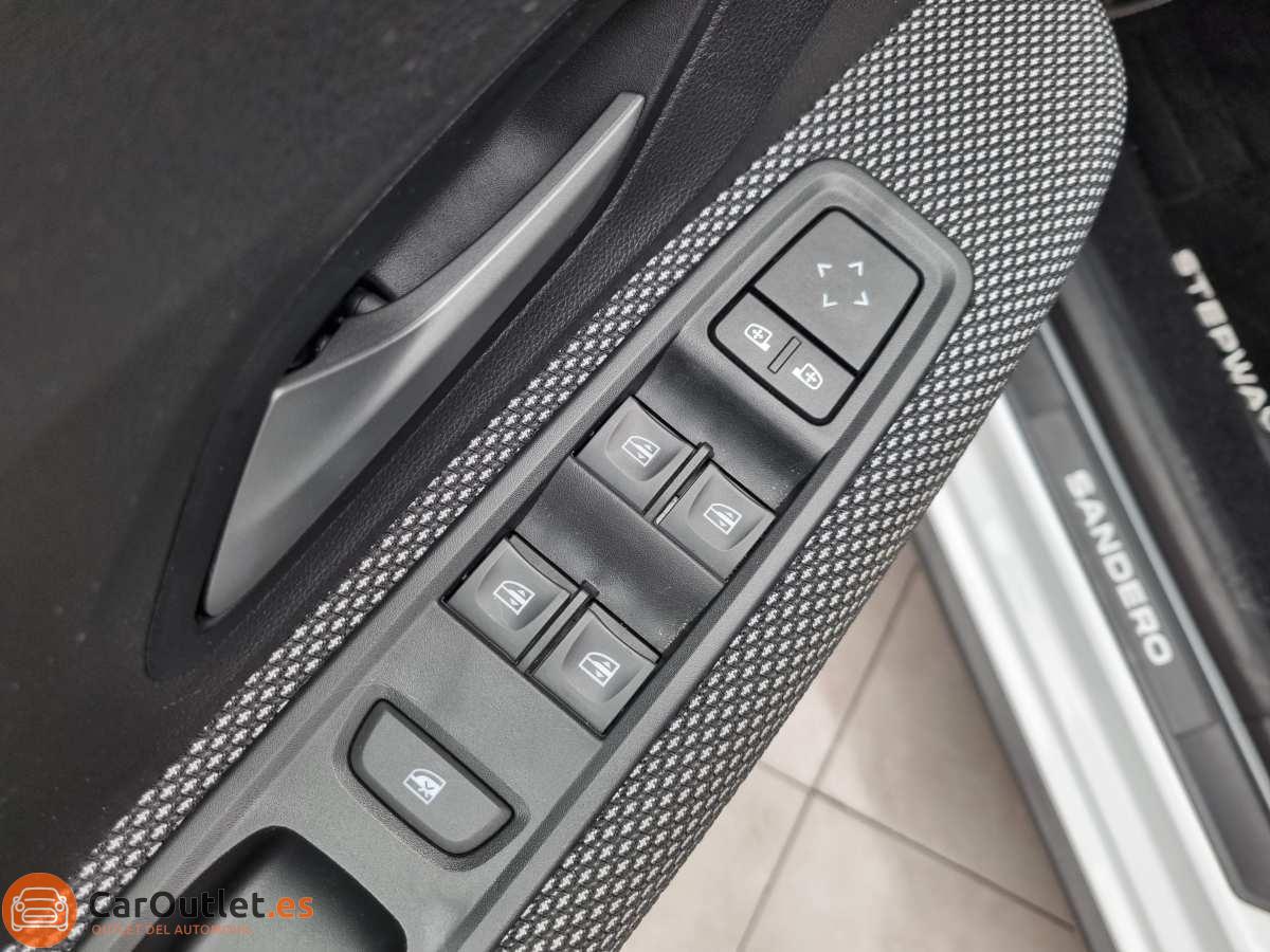14 - Dacia Sandero Stepway 2023 - AUTO