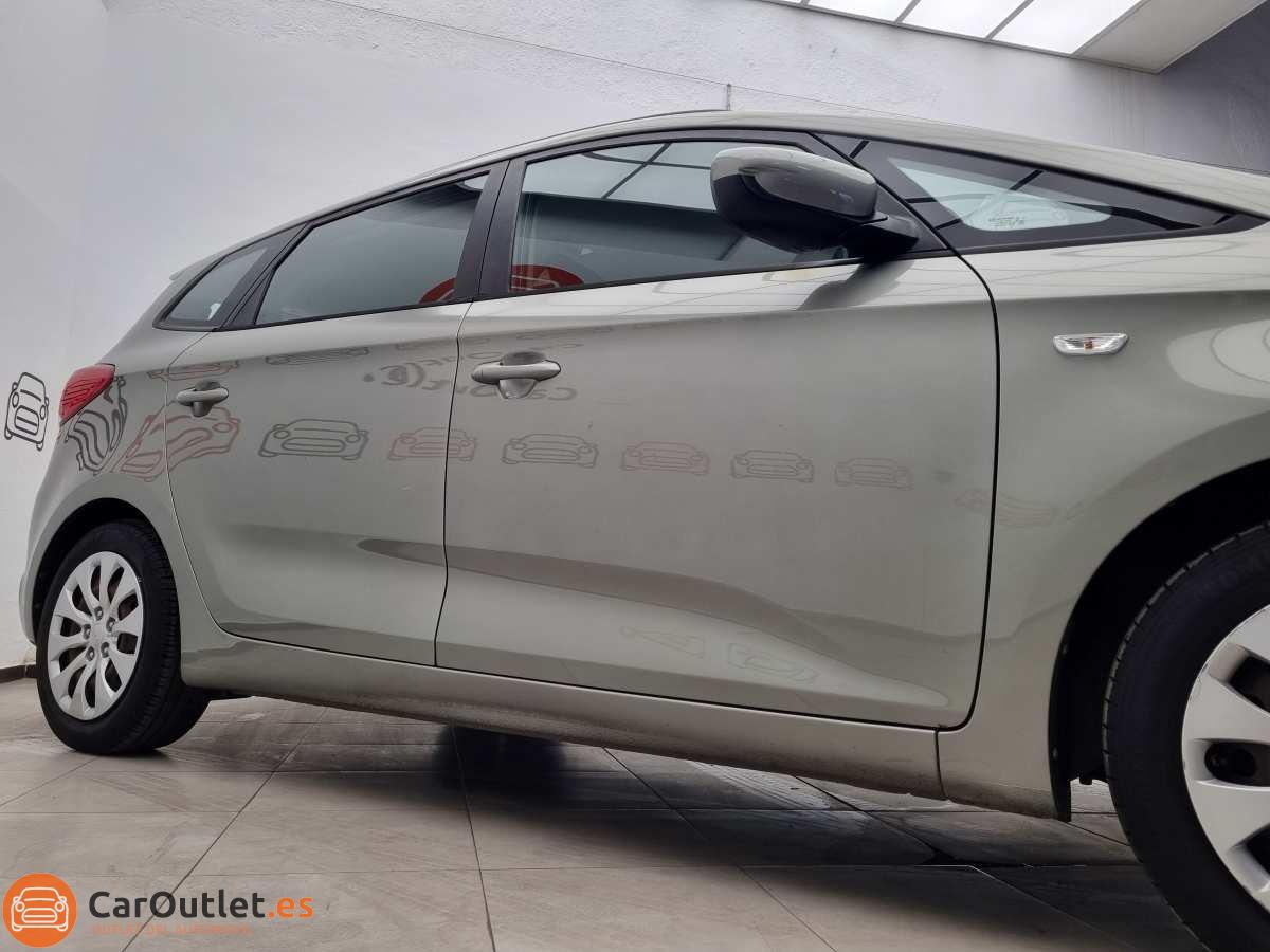 3 - Kia Carens 2015