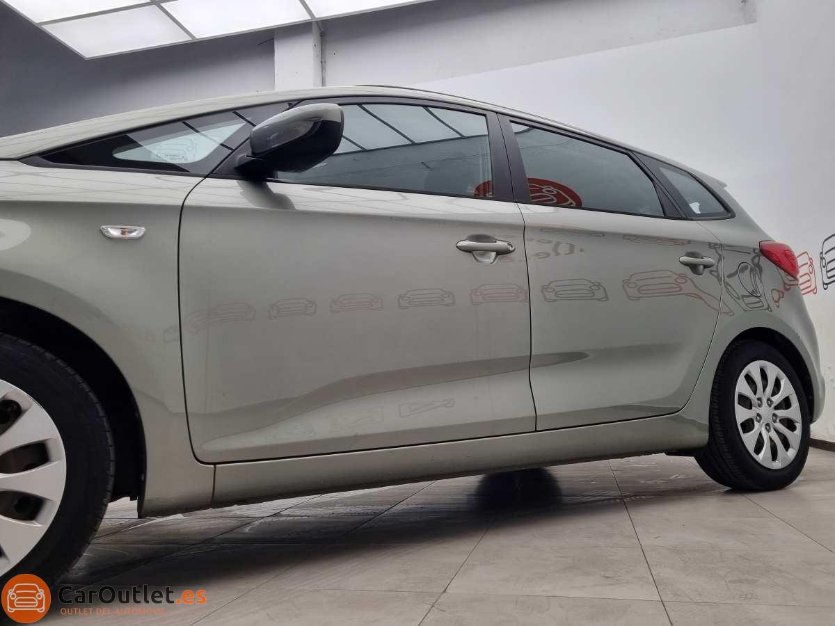 4 - Kia Carens 2015