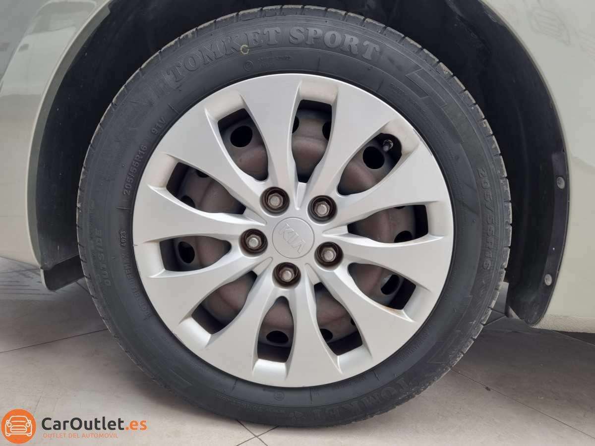 7 - Kia Carens 2015