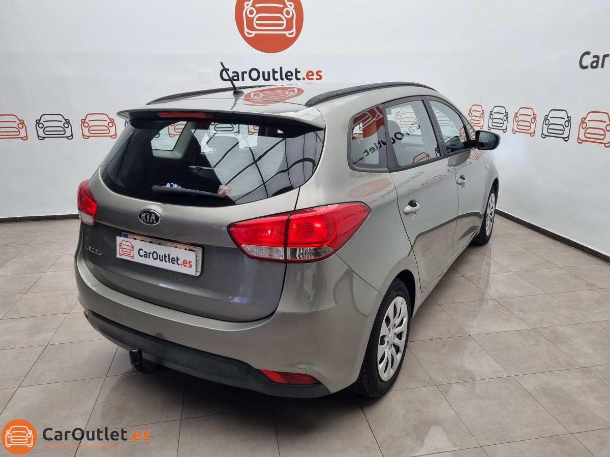 8 - Kia Carens 2015
