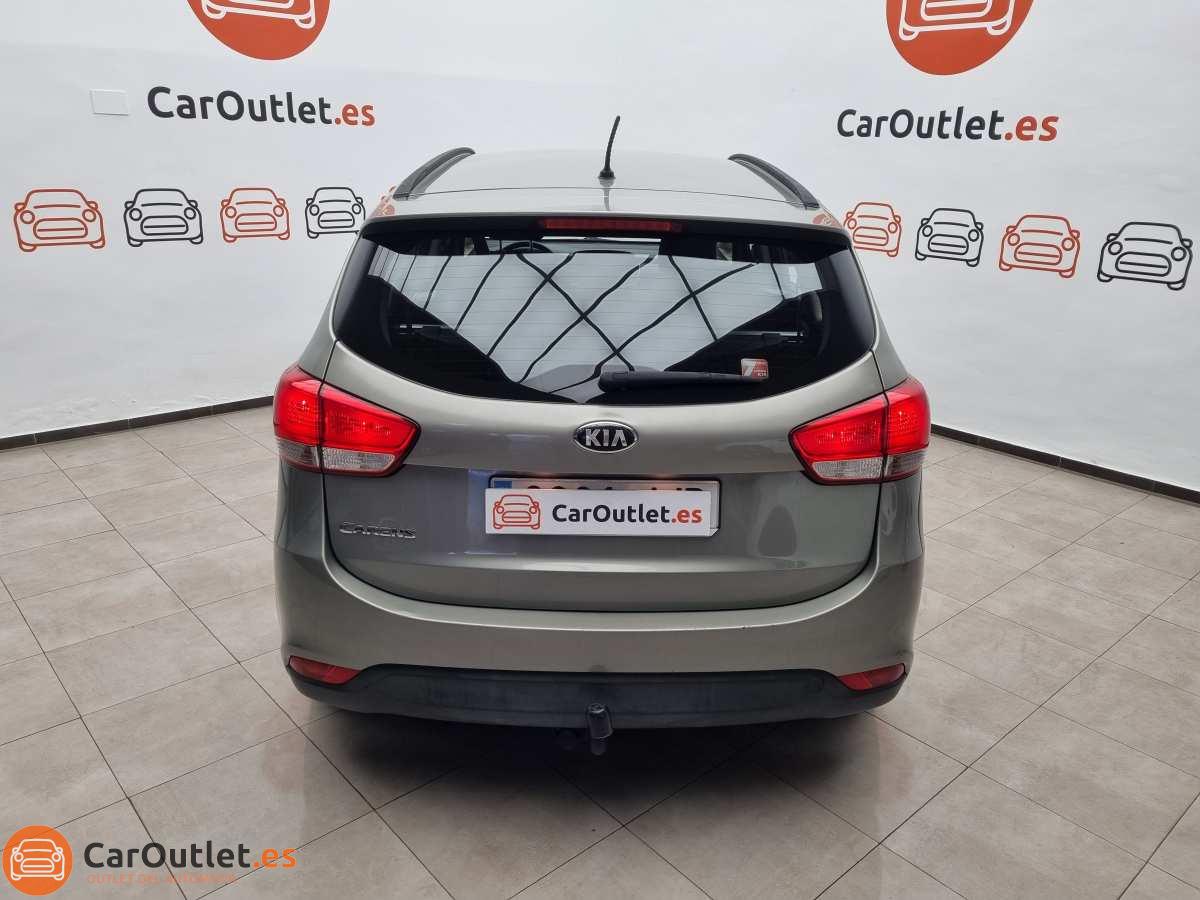 9 - Kia Carens 2015
