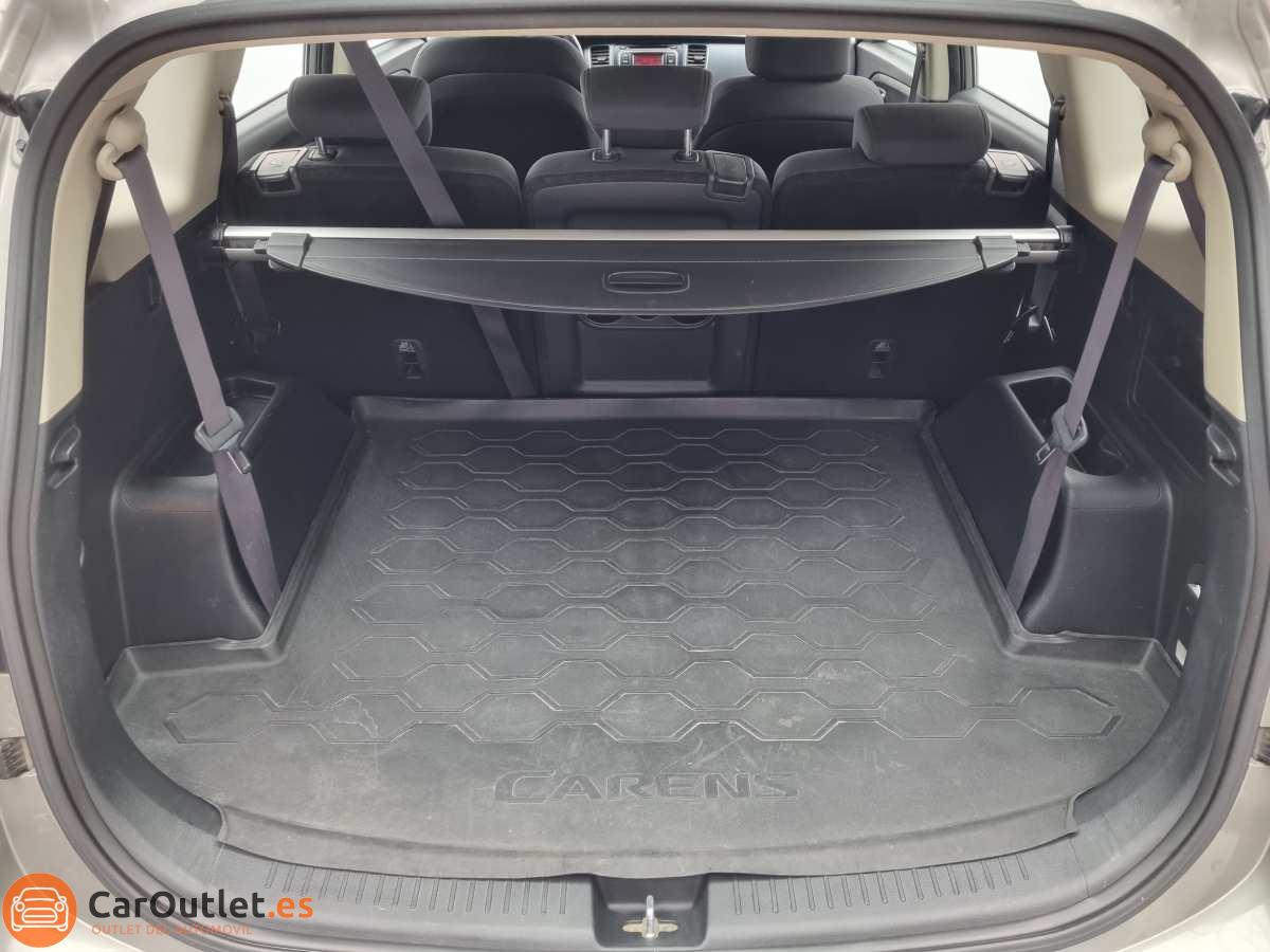 12 - Kia Carens 2015