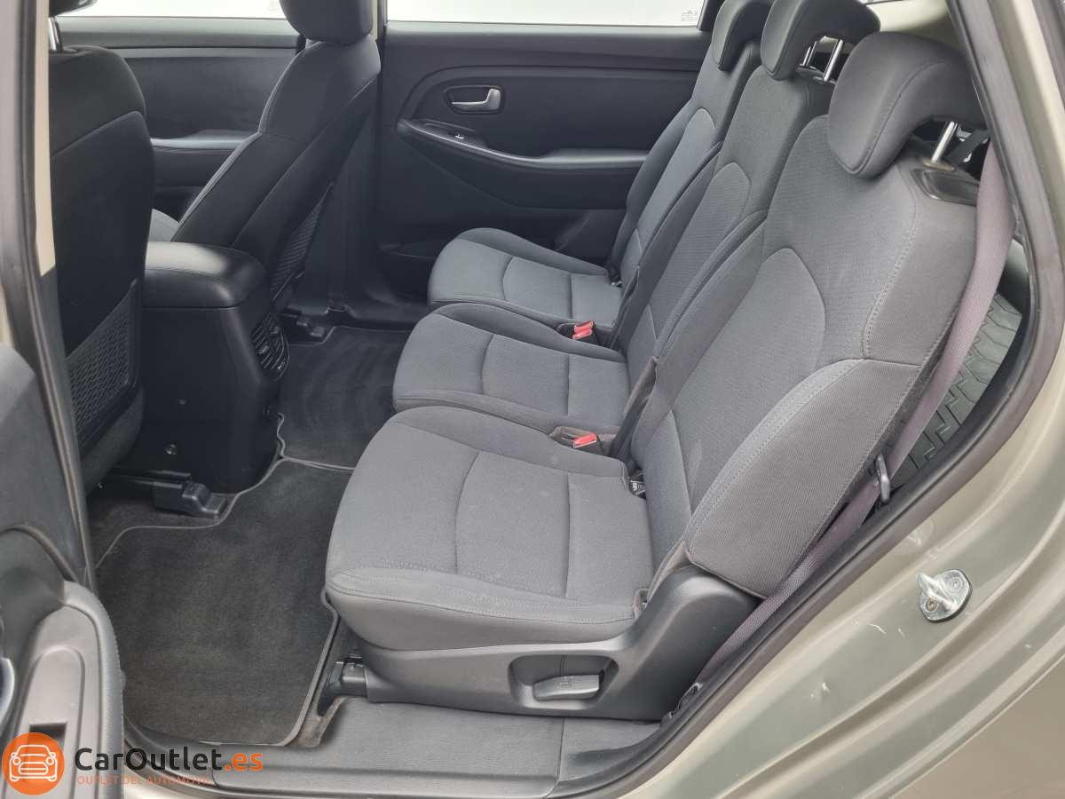 13 - Kia Carens 2015