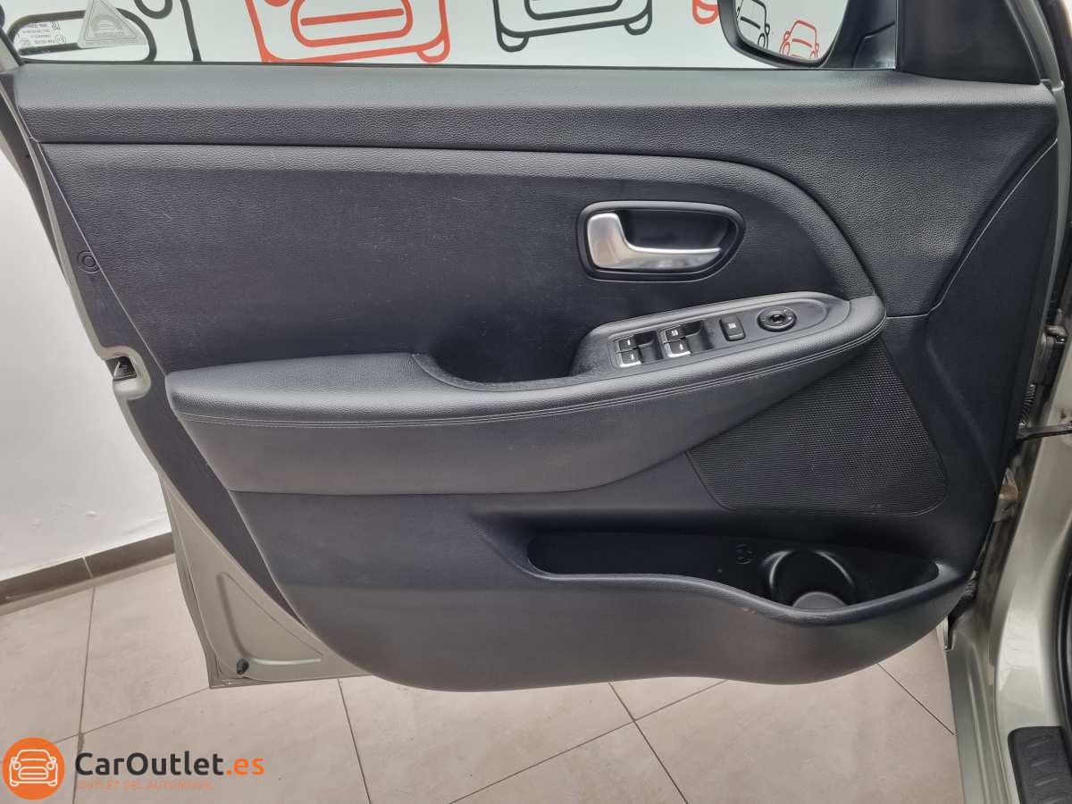 14 - Kia Carens 2015