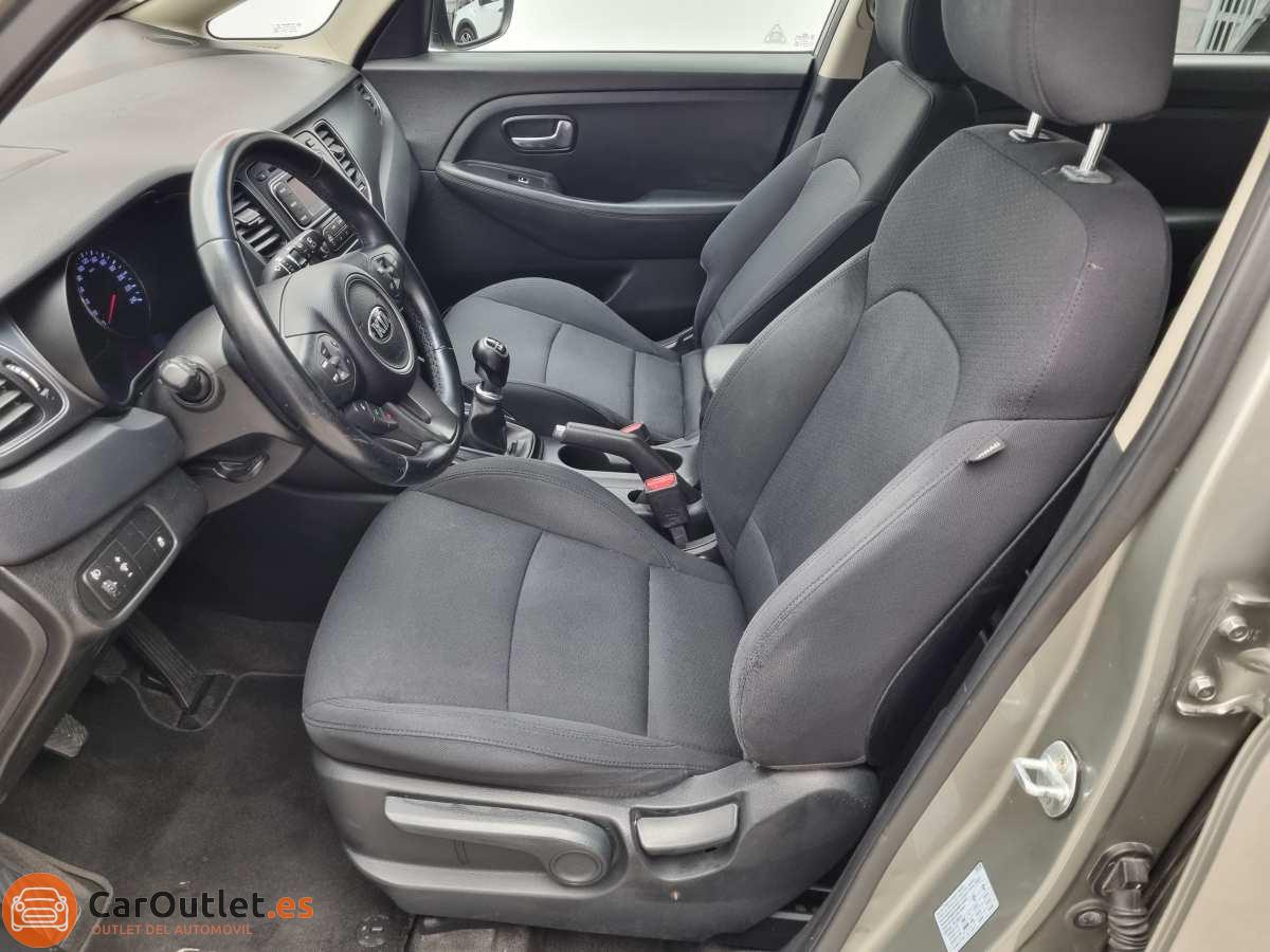 15 - Kia Carens 2015